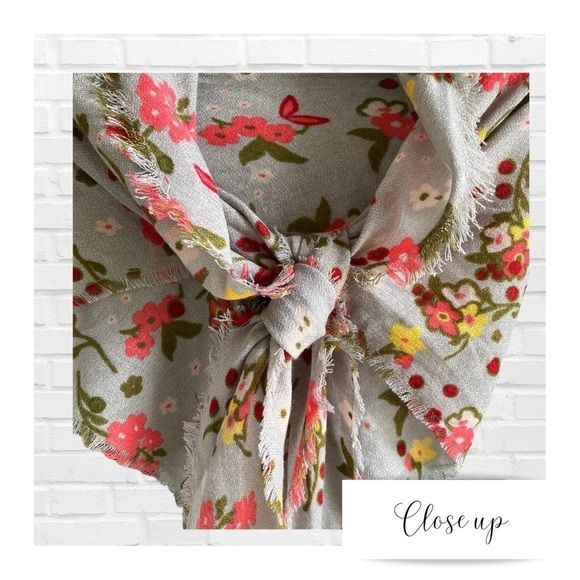 Candie’s Floral Feminine Large Scarf Woven Triangle Fairy Scandi Girl Cabincore… - Picture 4 of 7